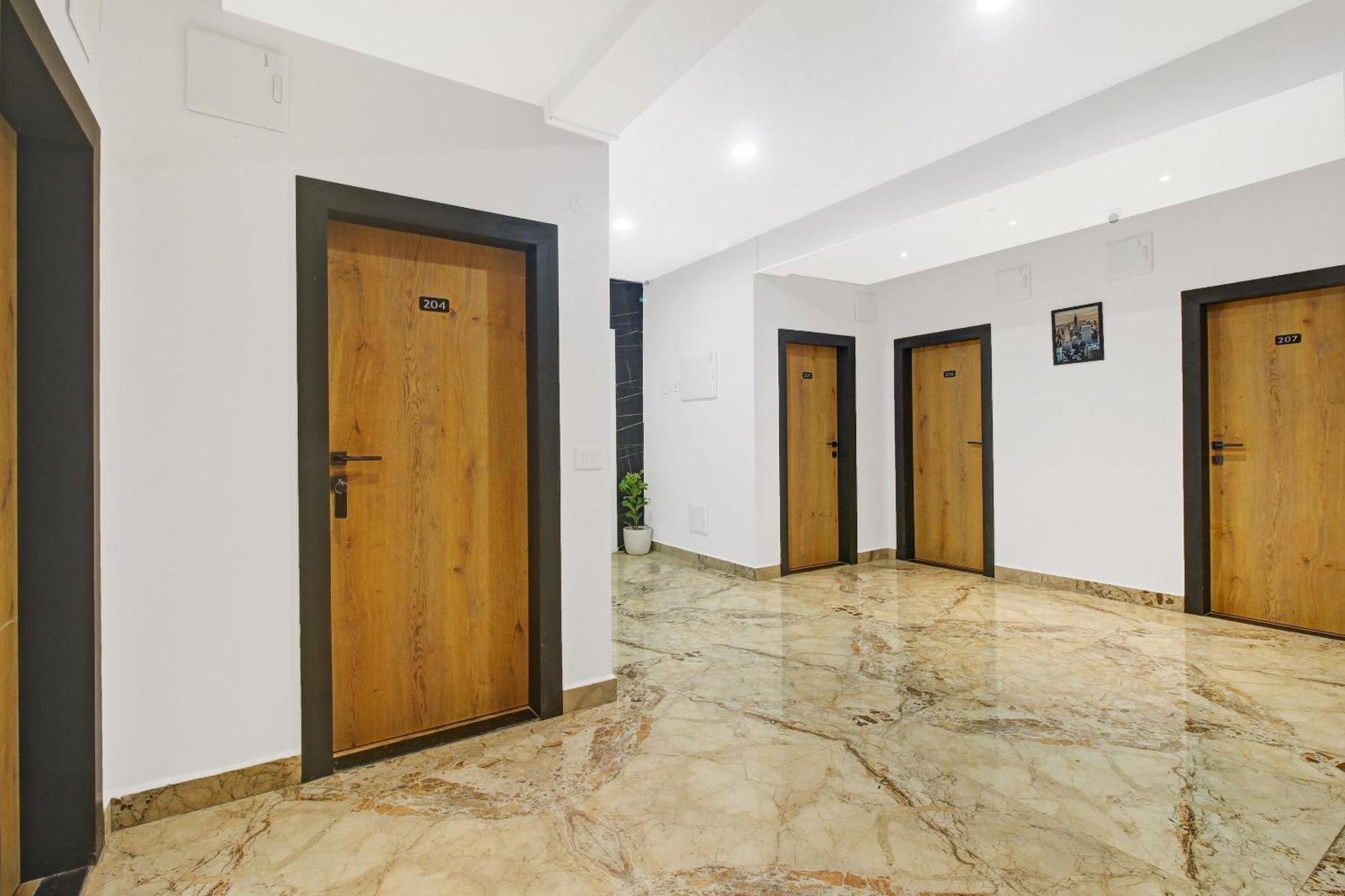 Super Townhouse Oak Hitec City Near Image Hospital ハイデラバード エクステリア 写真