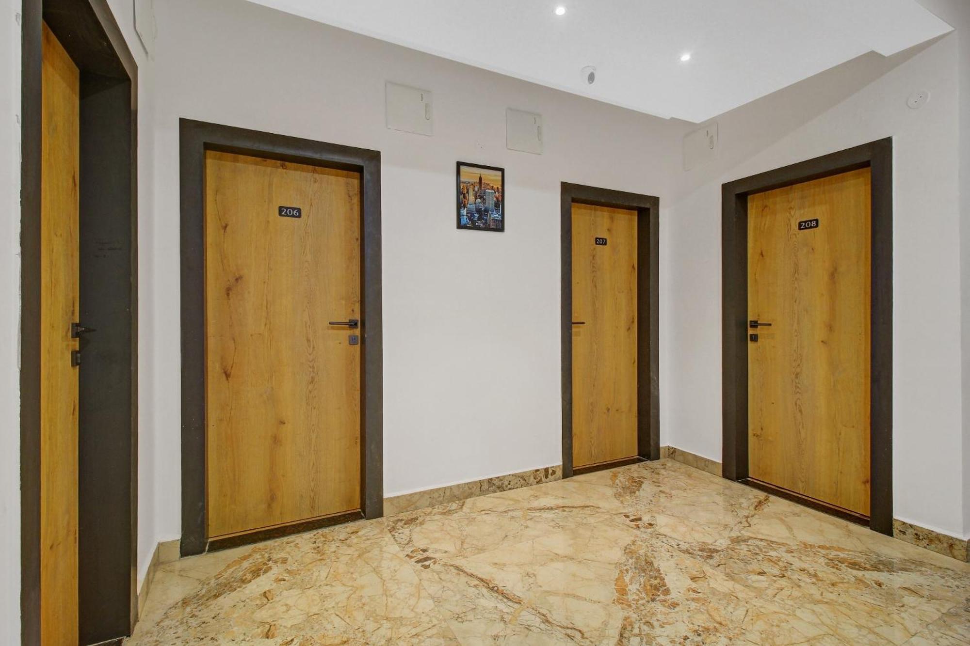 Super Townhouse Oak Hitec City Near Image Hospital ハイデラバード エクステリア 写真